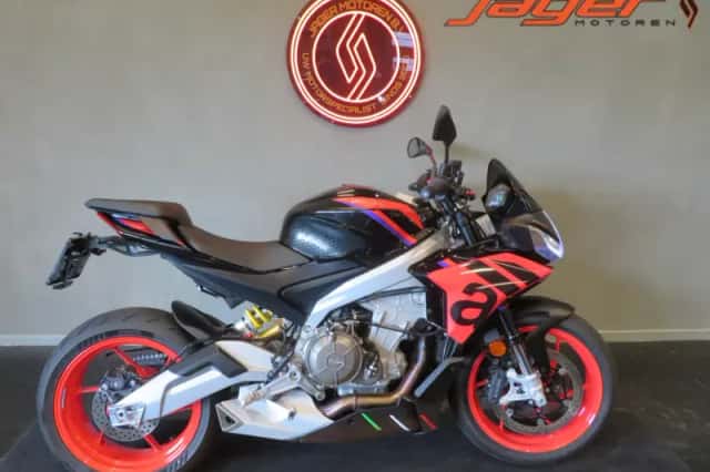 Aprilia Tuono 660 Factory (2024) thumbnail 1