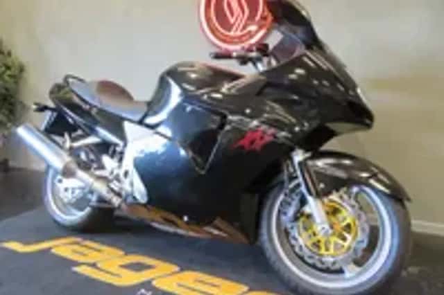 Honda CBR 1100 XX BLACKBIRD (2000) thumbnail 2