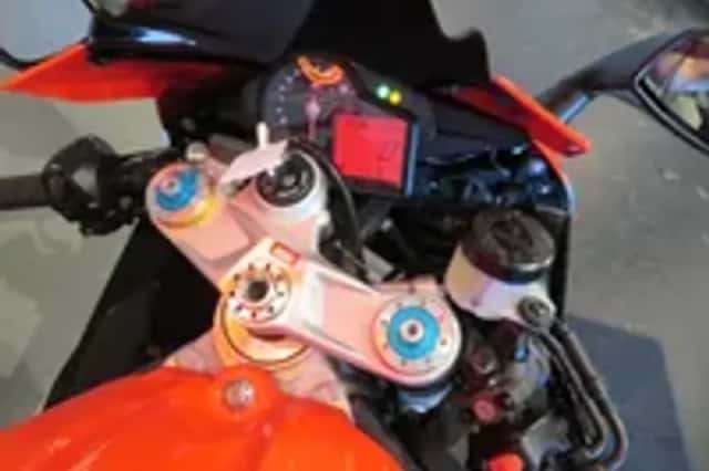 Aprilia RSV 4 Factory (2010) thumbnail 5
