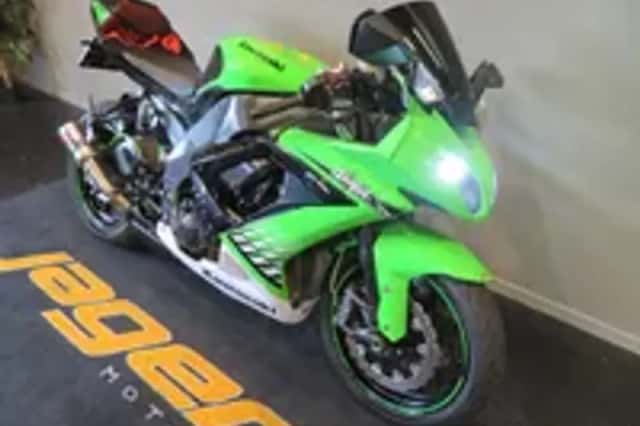 Kawasaki ZX 10 (2010) thumbnail 2