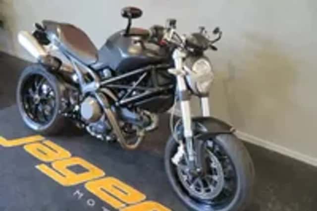 Ducati Monster 1100 (2009) thumbnail 2