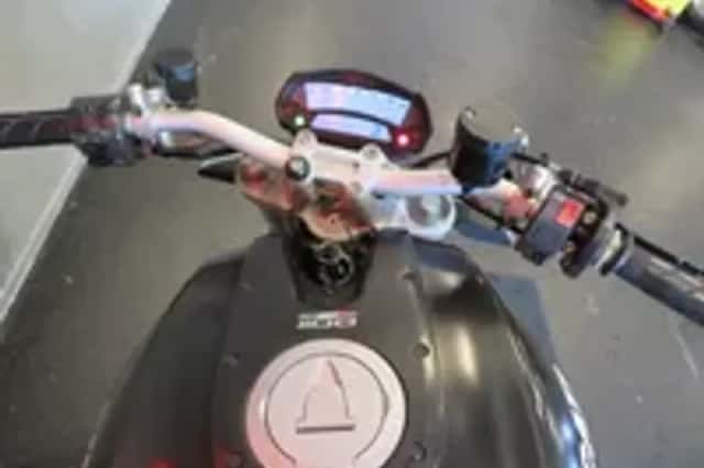 Ducati Monster 1100 (2009) thumbnail 5