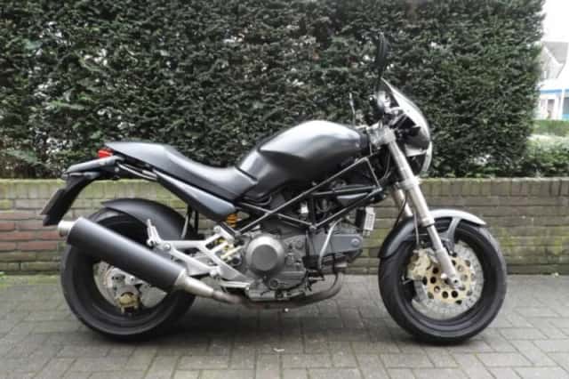 Ducati M900 Monster (1999) thumbnail 1
