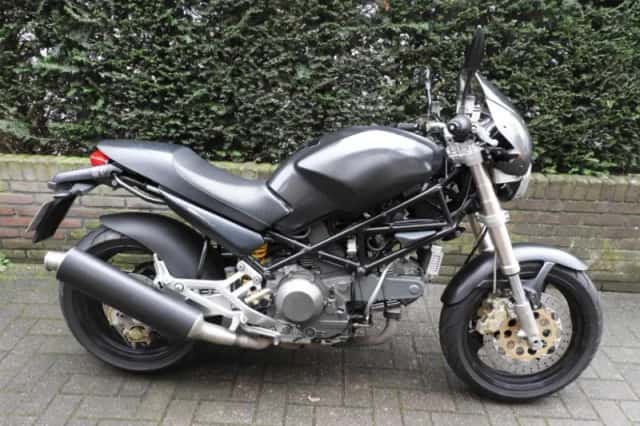 Ducati M900 Monster (1999) thumbnail 2
