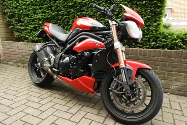 Triumph Speed Triple 1050 (2011) thumbnail 2
