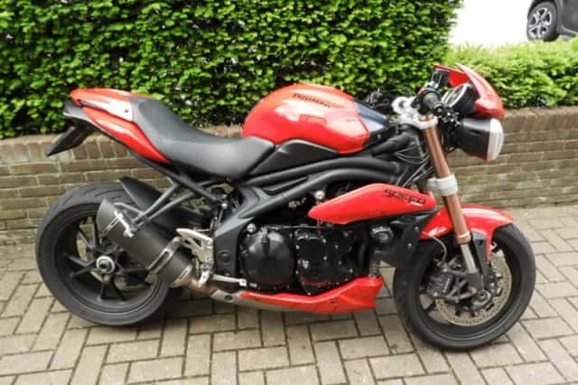 Triumph Speed Triple 1050 (2011) thumbnail 3