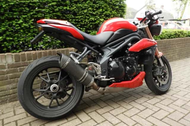 Triumph Speed Triple 1050 (2011) thumbnail 4