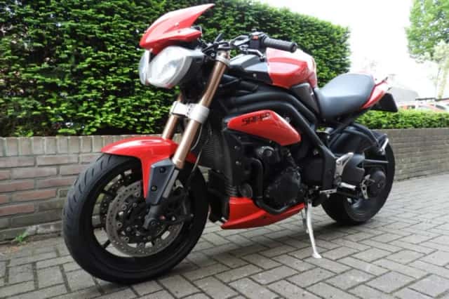 Triumph Speed Triple 1050 (2011) thumbnail 5