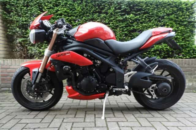 Triumph Speed Triple 1050 (2011) thumbnail 6