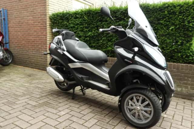 Piaggio MP3 Touring LT 300 IE (2013) thumbnail 2