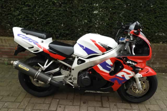 Honda CBR 900 RR Fireblade (1997) thumbnail 1