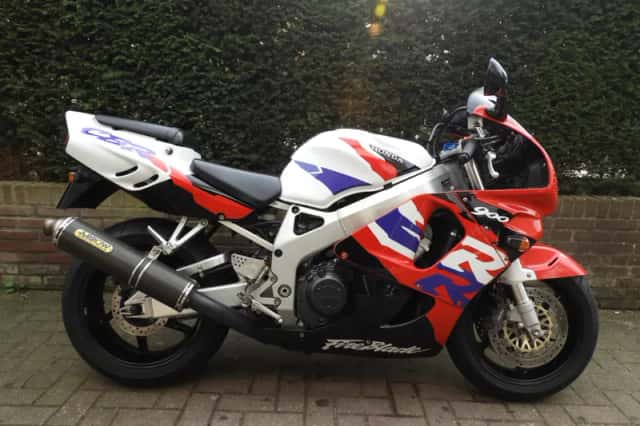 Honda CBR 900 RR Fireblade (1997) thumbnail 3