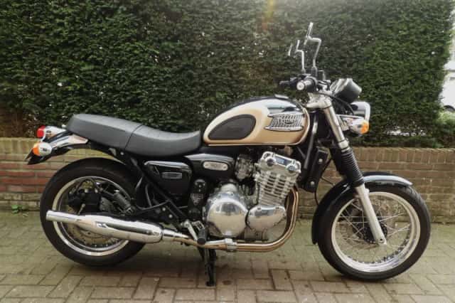 Triumph Thunderbird 900 (2001) thumbnail 1