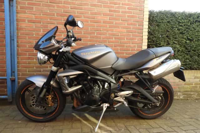 Triumph Street Triple 675 (2011) thumbnail 2