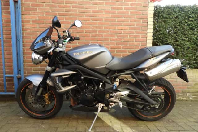 Triumph Street Triple 675 (2011) thumbnail 3