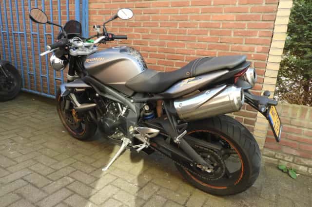 Triumph Street Triple 675 (2011) thumbnail 5