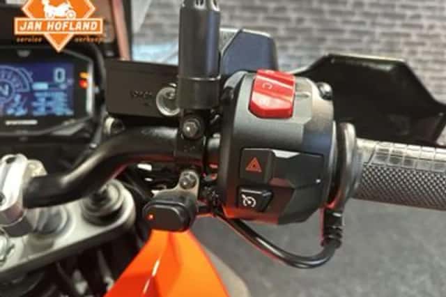 Suzuki V-Strom (2023) thumbnail 6