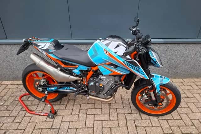 KTM 890 Duke (2020) thumbnail 2