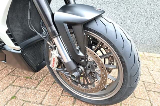 Ducati Xdiavel (2016) thumbnail 4