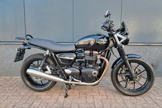 Triumph Street Twin 900 (2020) thumbnail 1