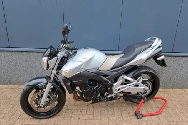 Suzuki GSR600 (2013) thumbnail 2