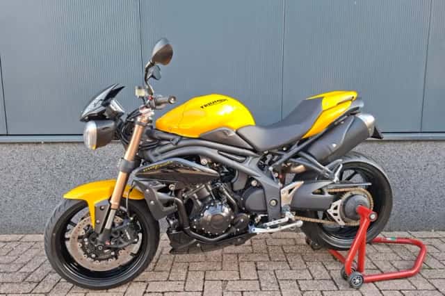 Triumph Speed Triple 94 (2016) thumbnail 2