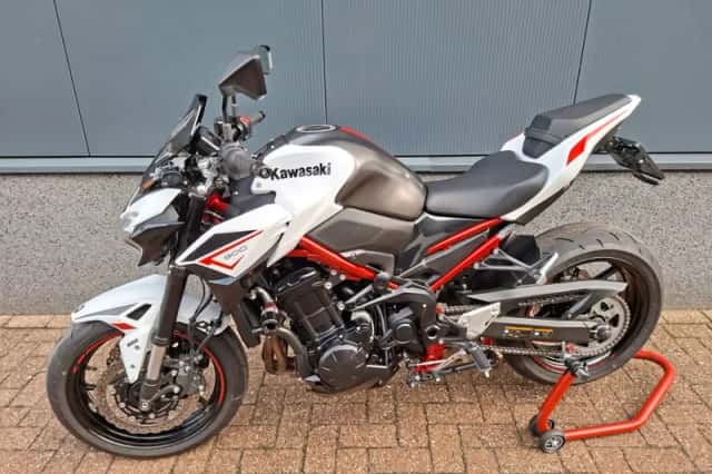 Kawasaki Z900 (2023) thumbnail 3