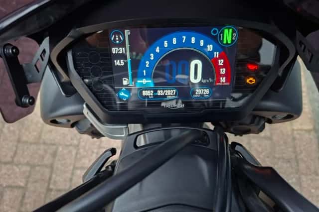 Triumph Speed Triple RS (2019) thumbnail 2