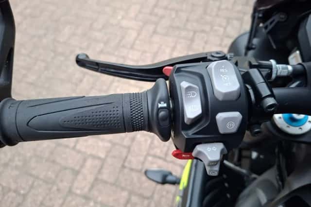 Triumph Speed Triple RS (2019) thumbnail 3