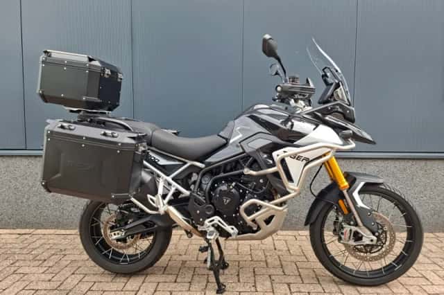 Triumph Tiger 900 Rally PRO (2025) thumbnail 1