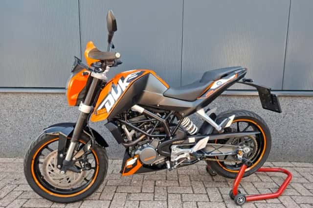 KTM Duke 125 (2015) thumbnail 2