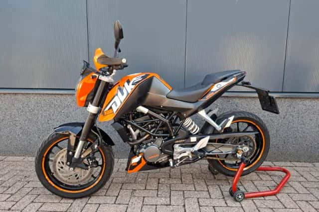 KTM Duke 125 (2015) thumbnail 3