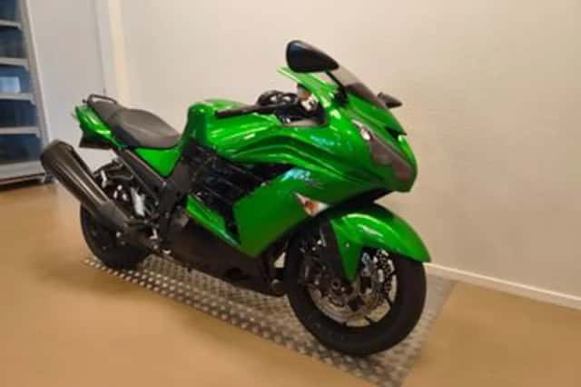 Kawasaki ZZR1400 (2012) thumbnail 2