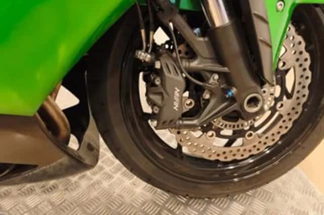 Kawasaki ZZR1400 (2012) thumbnail 3