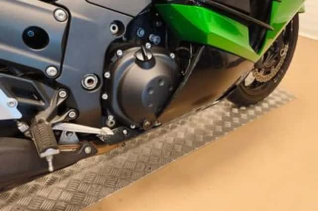 Kawasaki ZZR1400 (2012) thumbnail 4