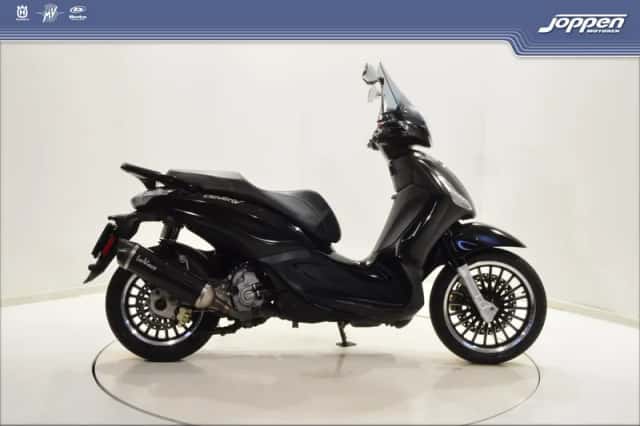 Piaggio Beverly 300 (2018) thumbnail 1