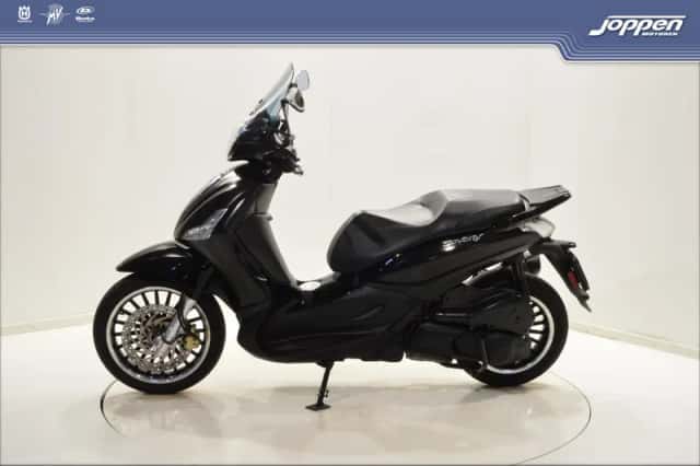Piaggio Beverly 300 (2018) thumbnail 6