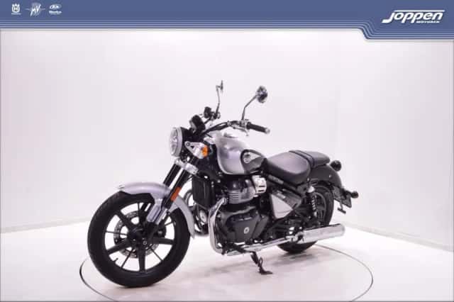 Royal Enfield Super Meteor 650 (2026) thumbnail 5
