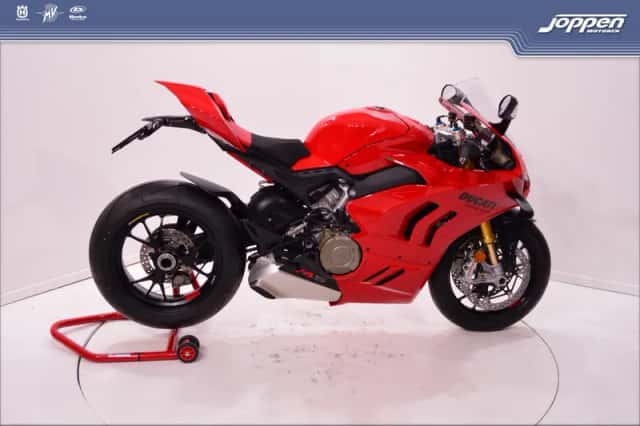 Ducati Panigale V4S (2026) thumbnail 1