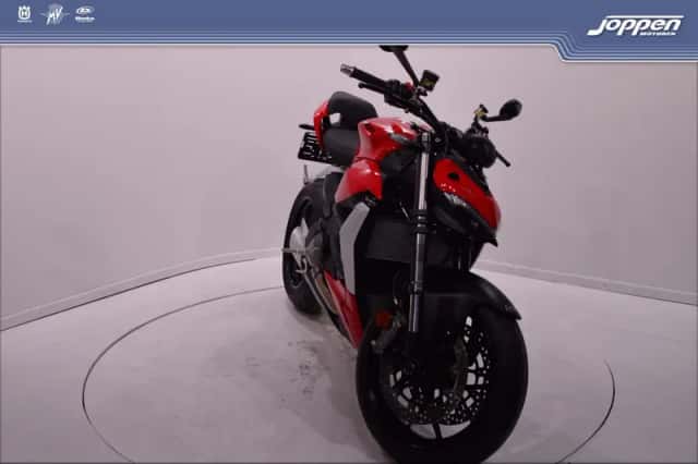 Ducati Streetfighter V2 (2024) thumbnail 3