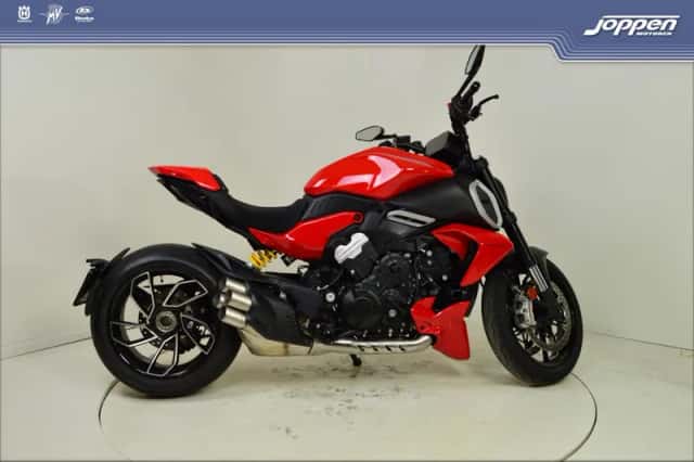 Ducati Diavel V4 (2026) thumbnail 1