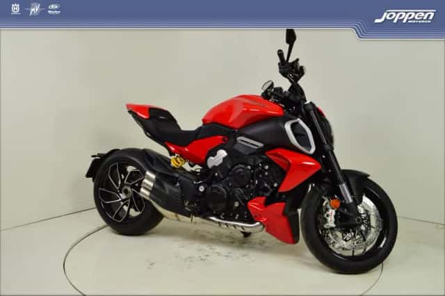 Ducati Diavel V4 (2026) thumbnail 2