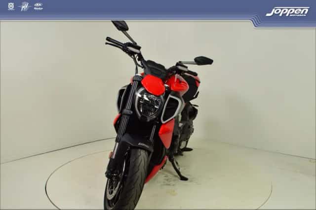 Ducati Diavel V4 (2026) thumbnail 4