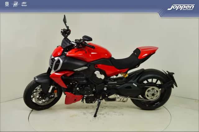 Ducati Diavel V4 (2026) thumbnail 6