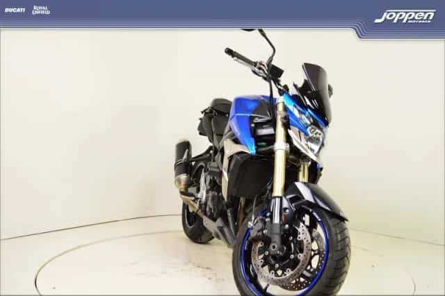 Suzuki GSR750A (2012) thumbnail 3