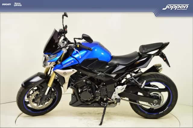 Suzuki GSR750A (2012) thumbnail 6