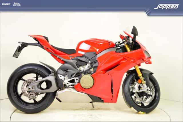 Ducati Panigale V4S (2025) thumbnail 1