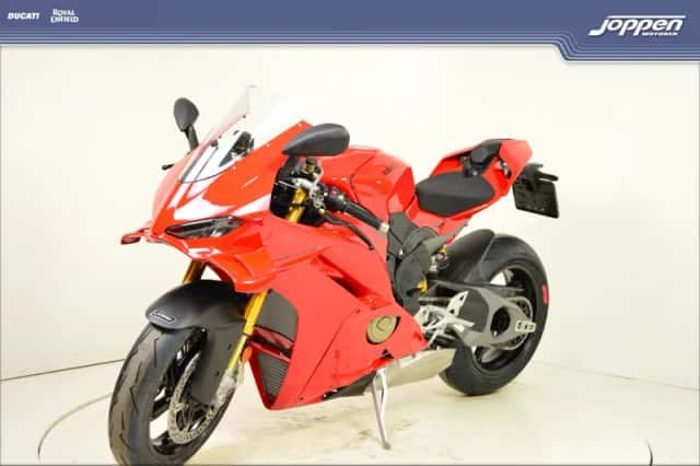 Ducati Panigale V4S (2025) thumbnail 5