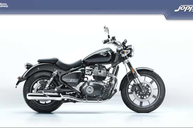 Royal Enfield Super Meteor 650 (2025) thumbnail 1