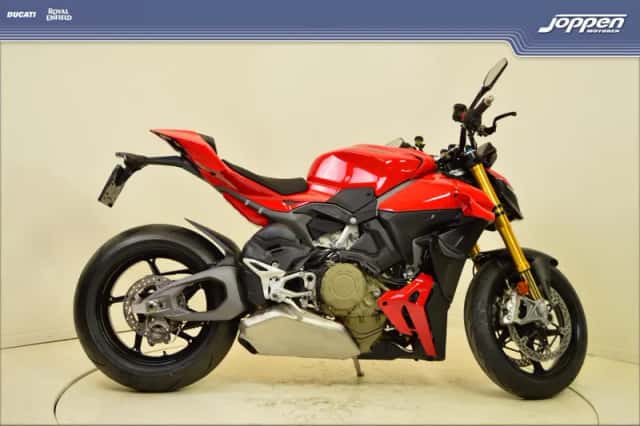 Ducati Streetfighter V4S (2025) thumbnail 1